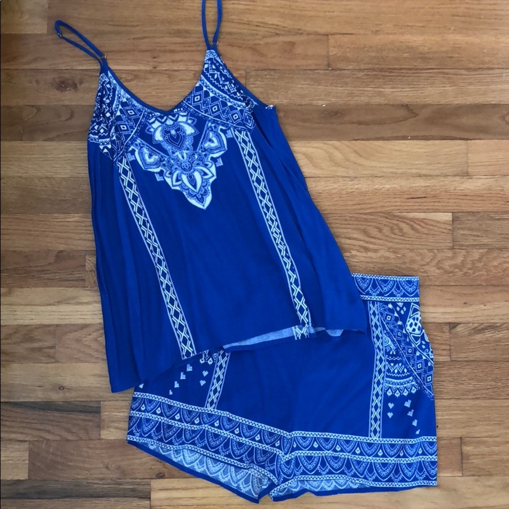 Blue and White Tank Set